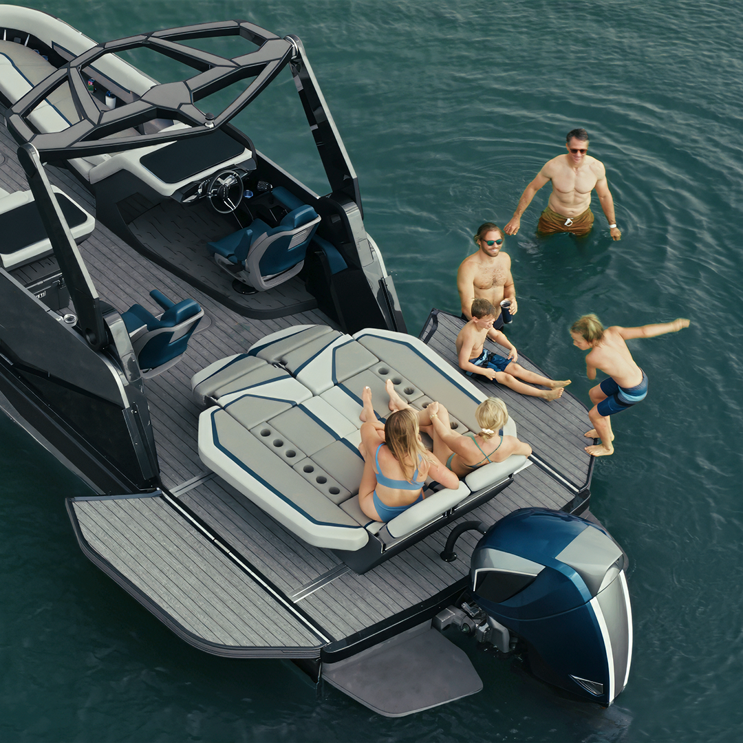 Flamingo Pontoon MegaLounge with movable dynamic floorplan